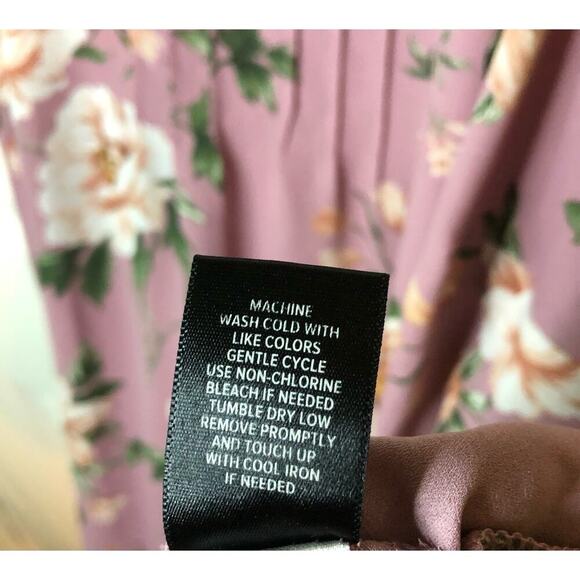 Torrid Size 0 (Large/12) Georgette Pleated Goddess Neck Tank Lavender w/ Florals - Picture 4 of 6